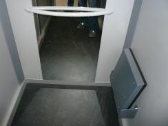 Kantineneinrichtung_Sitze_klappbar_an_der_Wand_befestigt_Krankenhaus_b1_a1_schwer_entflammbar_(16).jpg