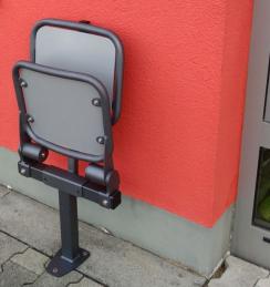 Kantineneinrichtung_Sitze_klappbar_an_der_Wand_befestigt_Krankenhaus_b1_a1_schwer_entflammbar_(3).JPG