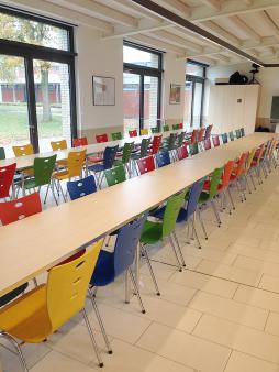 kantineneinrichtung_kantinenmoebel_kantinenstuehle_kantinentische_Kantine_stuehle_tische_(592).jpg