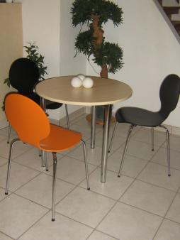 stuhl_stuehle_vierfußstuhl_vierfußstuehle_chrom_gestell_alle_farben_orange_schwarz_1.jpg