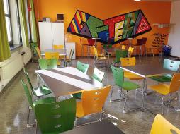kantineneinrichtung_kantinenmoebel_kantinenstuehle_kantinentische_Kantine_stuehle_tische_(606).jpg