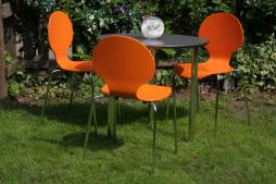 dreier_gruppe_orange_stuhl_vierfußstuehle_chrom_gestell_alle_farben_tisch_1.jpg
