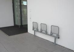 Kantineneinrichtung_Sitze_klappbar_an_der_Wand_befestigt_Krankenhaus_b1_a1_schwer_entflammbar_(43).jpg