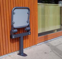 Kantineneinrichtung_Sitze_klappbar_an_der_Wand_befestigt_Krankenhaus_b1_a1_schwer_entflammbar_(1).JPG